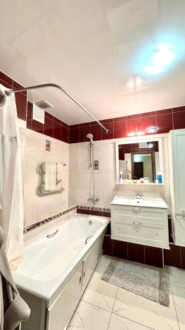 Купить трехкомнатную квартиру в Южно-Сахалинске. Вариант № 48536, 7, площадь -  квм, цена 13900000 рублей