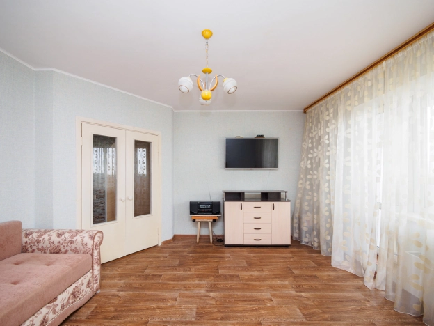 Купить однокомнатную квартиру в Омске. Вариант № 3993678, 1, площадь -  квм, цена 4900000 рублей