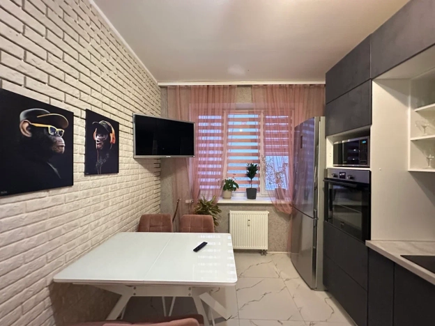 Купить трехкомнатную квартиру у метро Садовая в Санкт-Петербурге. Вариант № 9974099, 7, площадь -  квм, цена 9390000 рублей