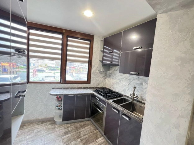 Купить трехкомнатную квартиру в Керчи. Вариант № 35405, 6, площадь - квм, цена 7950000 рублей