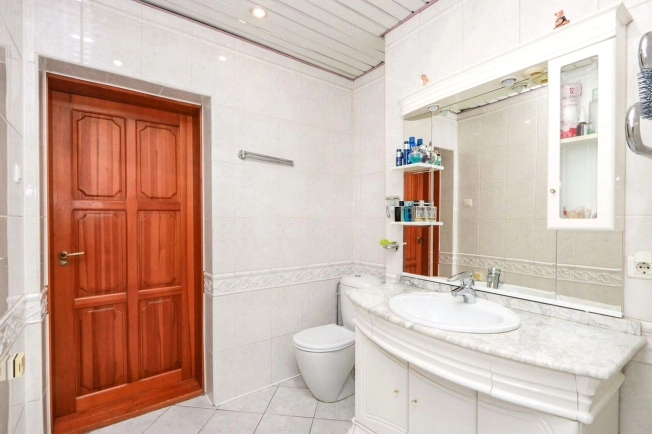 Купить трехкомнатную квартиру в Иркутске. Вариант № 9195640, 21, площадь -  квм, цена 16000000 рублей