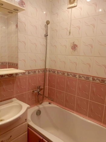 Купить двухкомнатную квартиру на улице Школьная в Калужской области. Вариант № 5756159, 13, площадь -  квм, цена 2300000 рублей