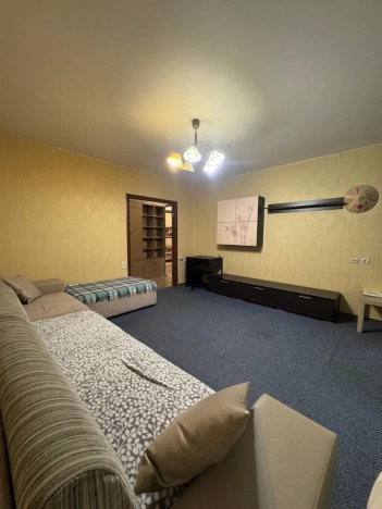 Снять квартиру у метро Площадь Маркса в Новосибирске. Вариант № 9799320, 3, площадь -  квм, цена 40000 рублей