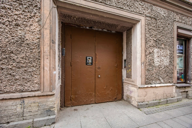 Купить трехкомнатную квартиру в районе Центральный в Санкт-Петербурге. Вариант № 220589, 32, площадь -  квм, цена 18500000 рублей