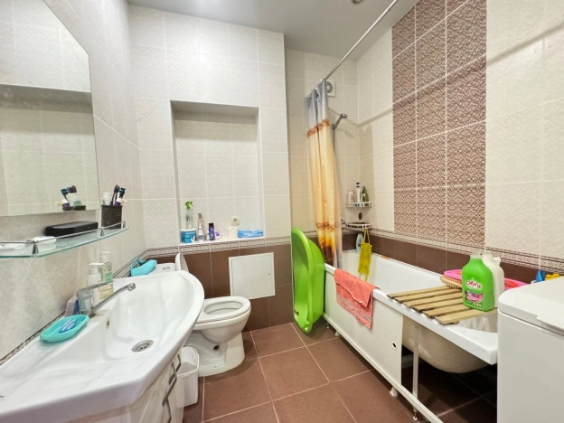 Купить двухкомнатную квартиру на вторичке в Микрорайоне 4-й, Элиста в Элисте. Вариант № 35894, 6, площадь -  квм, цена 6800000 рублей