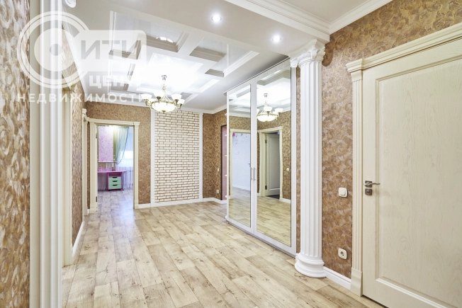 Купить четырехкомнатную квартиру в Воронеже. Вариант № 276585, 30, площадь - квм, цена 20250000 рублей