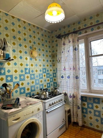 Купить трехкомнатную квартиру в Сыктывкаре. Вариант № 23161, 17, площадь -  квм, цена 4000000 рублей