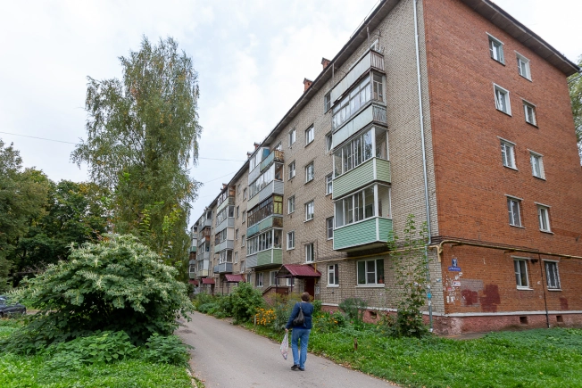 Купить однокомнатную квартиру в районе Октябрьский в Владимире. Вариант № 5348771, 14, площадь -  квм, цена 3050000 рублей