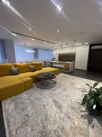 Купить трехкомнатную квартиру в районе Кировский в Ростове-на-Дону. Вариант № 36413, 0, площадь -  квм, цена 32999999 рублей