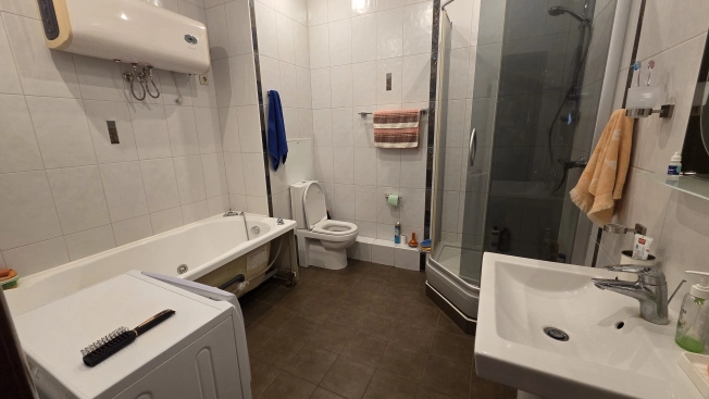 Купить трехкомнатную квартиру в Новосибирске. Вариант № 8665705, 27, площадь -  квм, цена 12500000 рублей