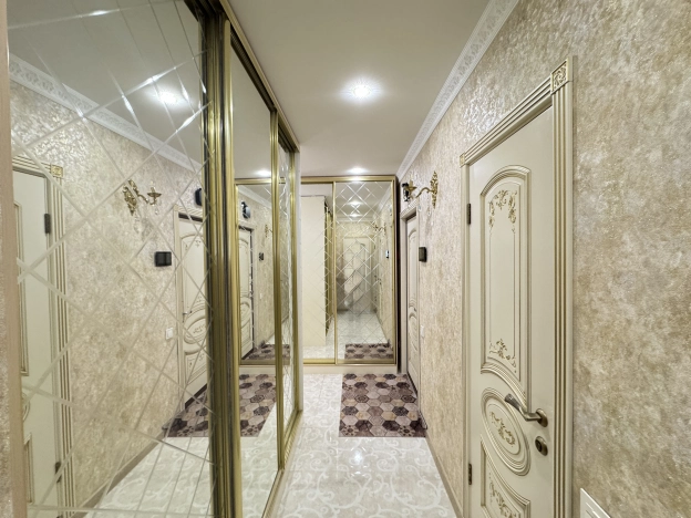 Купить квартиру на вторичке у метро Селигерская в Москве. Вариант № 2394316, 12, площадь -  квм, цена 30000000 рублей