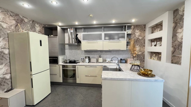 Купить квартиру на улице Науки в Южно-Сахалинске. Вариант № 3753998, 2, площадь -  квм, цена 16000000 рублей