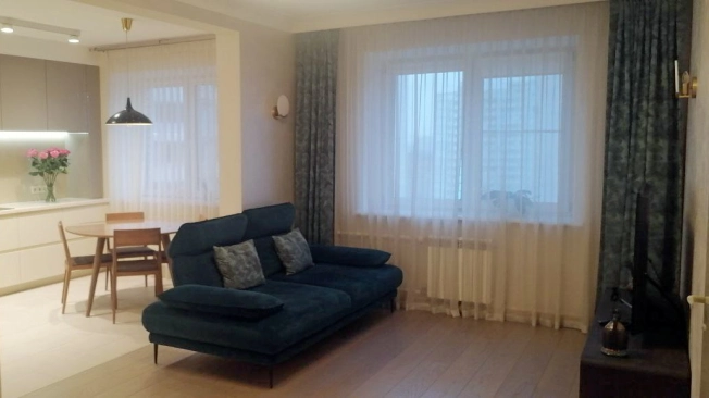 Купить трехкомнатную квартиру на улице Саларьевская в Москве. Вариант № 10597375, 7, площадь - квм, цена 26000000 рублей