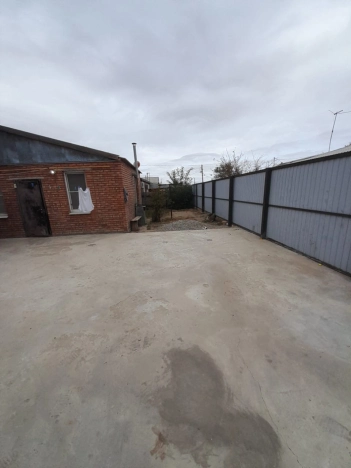 Купить трехкомнатную квартиру на вторичке в Микрорайоне 8-й, Элиста в Элисте. Вариант № 17140, 18, площадь -  квм, цена 3000000 рублей