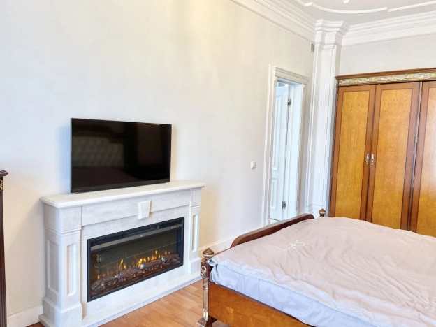 Купить квартиру в Москве. Вариант № 10382111, 12, площадь -  квм, цена 70000000 рублей