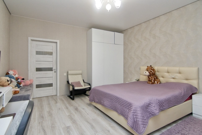 Купить трехкомнатную квартиру в Новосибирской области. Вариант № 10005918, 18, площадь -  квм, цена 12500000 рублей