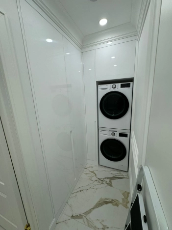 Купить двухкомнатную квартиру на вторичке у метро Молодежная в Москве. Вариант № 53318, 12, площадь -  квм, цена 44800000 рублей