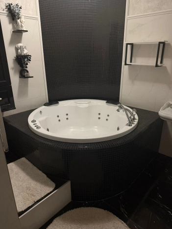 Купить двухкомнатную квартиру на улице Загорская в Волгограде. Вариант № 3464056, 20, площадь -  квм, цена 29000000 рублей