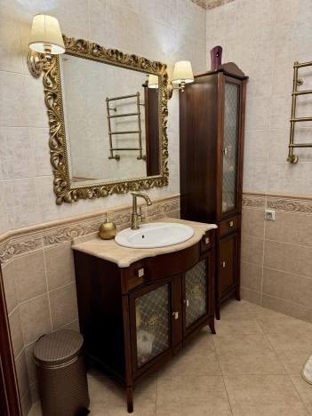 Купить трехкомнатную квартиру у метро Пятницкое шоссе в Химках. Вариант № 41639, 17, площадь -  квм, цена 46500000 рублей