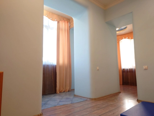 Купить четырехкомнатную квартиру в Омске. Вариант № 26033, 14, площадь -  квм, цена 23750000 рублей