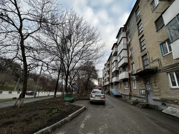 Купить трехкомнатную квартиру в Ростовской области. Вариант № 6650388, 1, площадь -  квм, цена 6000000 рублей