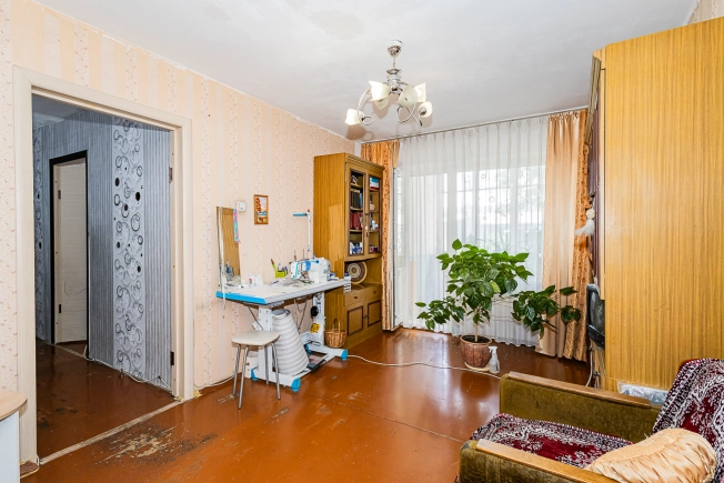 Купить четырехкомнатную квартиру в районе Дзержинский в Новосибирске. Вариант № 5985, 13, площадь - квм, цена 5390000 рублей