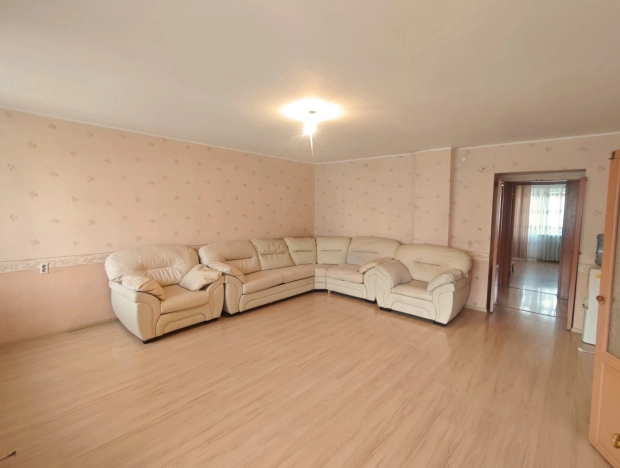 Купить трехкомнатную квартиру в Новосибирской области. Вариант № 8138794, 2, площадь -  квм, цена 9800000 рублей