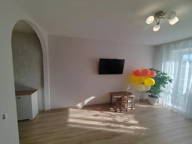 Купить трехкомнатную квартиру на улице Тесла в Новосибирской области. Вариант № 7685558, 3, площадь -  квм, цена 4500000 рублей