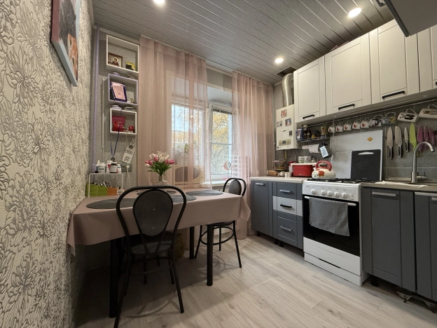 Купить однокомнатную квартиру на вторичке в Пензенской области. Вариант № 8128281, 5, площадь - квм, цена 3000000 рублей