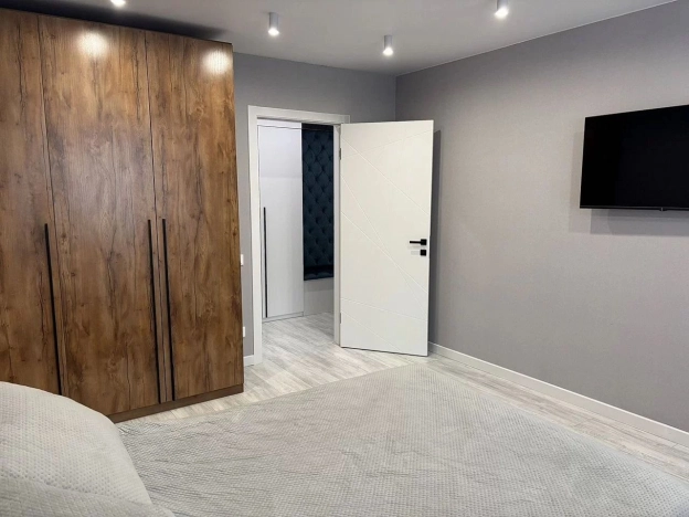 Купить трехкомнатную квартиру в Ростовской области. Вариант № 7590424, 10, площадь -  квм, цена 12800000 рублей