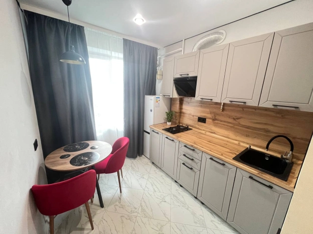 Купить двухкомнатную квартиру на улице Батумское шоссе в Краснодарском крае. Вариант № 33116, 3, площадь -  квм, цена 5600000 рублей