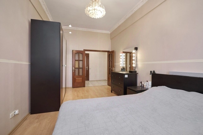 Купить квартиру на вторичке в Москве. Вариант № 18244, 12, площадь -  квм, цена 31900000 рублей