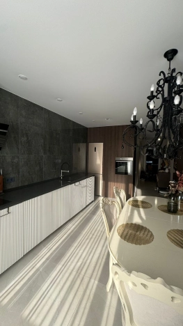 Купить трехкомнатную квартиру на улице Красный проспект в Новосибирске. Вариант № 2073470, 2, площадь -  квм, цена 18500000 рублей