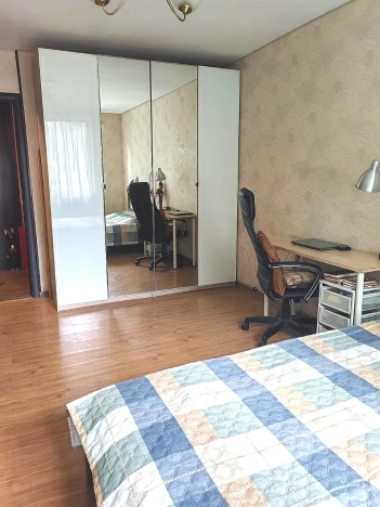 Купить трехкомнатную квартиру в районе Калининский в Новосибирске. Вариант № 2595269, 6, площадь -  квм, цена 4400000 рублей