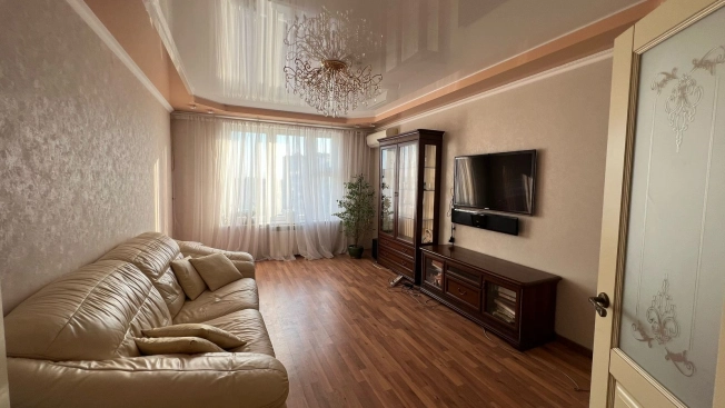 Купить трехкомнатную квартиру в районе Ленинский в Новосибирске. Вариант № 39074, 5, площадь -  квм, цена 11800000 рублей