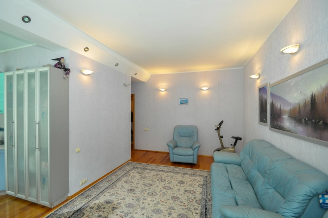 Купить трехкомнатную квартиру в районе Советский в Новосибирске. Вариант № 58492, 8, площадь -  квм, цена 23000000 рублей