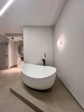 Купить квартиру в Москве. Вариант № 9238134, 12, площадь - квм, цена 50000000 рублей