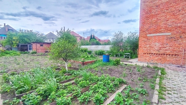 Купить дом в Омске. Вариант № 37784, 45, площадь -  квм, цена 13000000 рублей