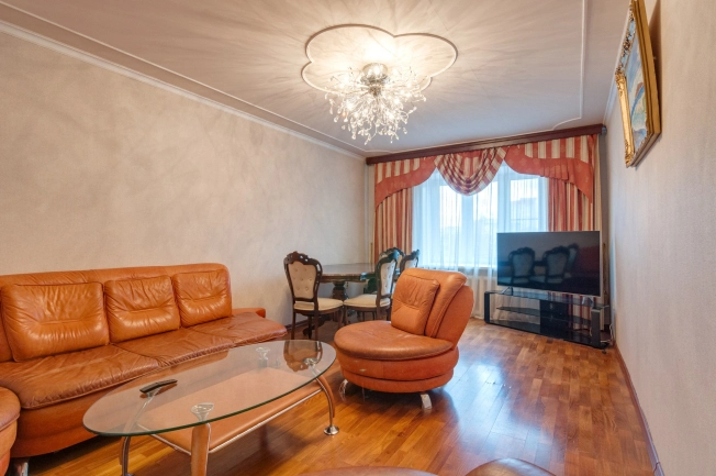 Купить квартиру в Вологодской области. Вариант № 8790858, 17, площадь -  квм, цена 12000000 рублей