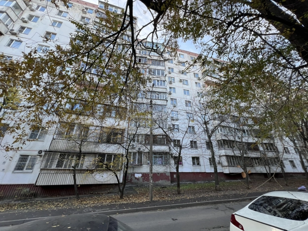 Купить трехкомнатную квартиру в Ростовской области. Вариант № 9259264, 15, площадь -  квм, цена 8400000 рублей