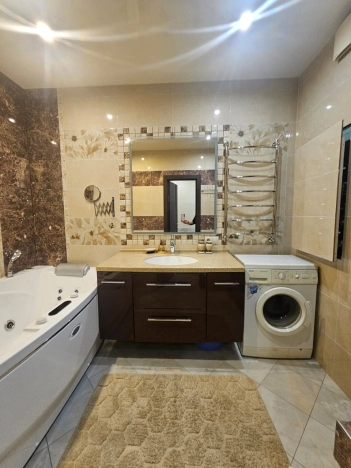 Купить трехкомнатную квартиру на улице Профсоюзная в Москве. Вариант № 10608856, 26, площадь -  квм, цена 22000000 рублей