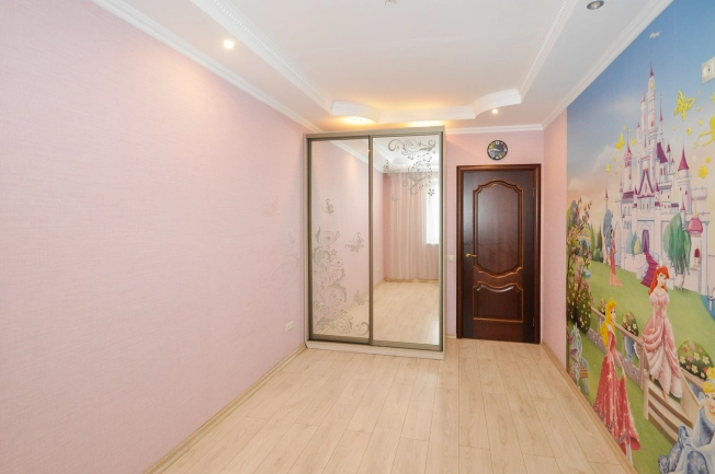 Купить четырехкомнатную квартиру в Новосибирской области. Вариант № 9426424, 21, площадь -  квм, цена 13500000 рублей