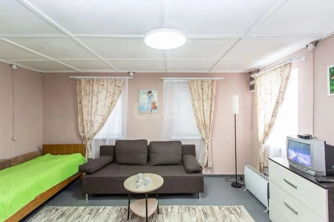 Купить дом на улице Набережная в Тюменской области. Вариант № 6943035, 3, площадь -  квм, цена 2000000 рублей