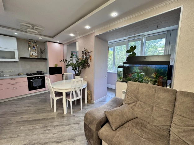 Купить трехкомнатную квартиру в Пушкине. Вариант № 51889, 0, площадь -  квм, цена 8970000 рублей