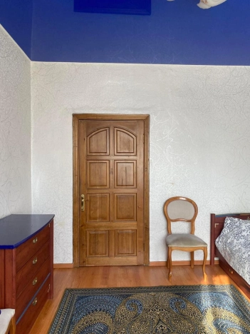 Купить трехкомнатную квартиру на вторичке в Микрорайоне 6А, Ангарск в Ангарске. Вариант № 33479, 10, площадь -  квм, цена 8000000 рублей