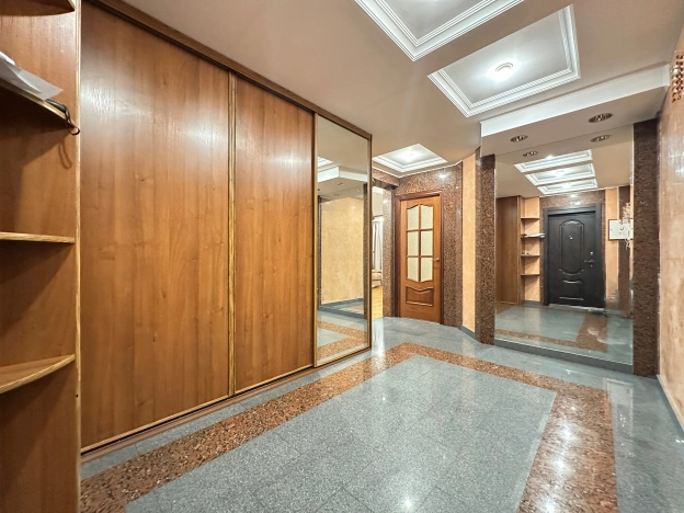 Купить четырехкомнатную квартиру на вторичке в Московской области. Вариант № 1809026, 33, площадь - квм, цена 18800000 рублей