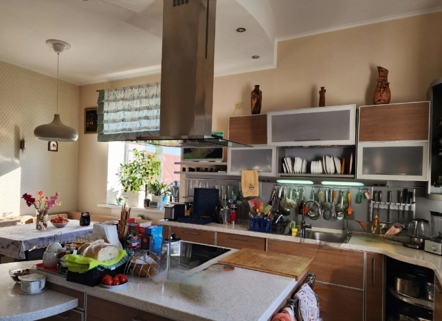 Купить дом на улице Тургенева в Новосибирске. Вариант № 7273956, 10, площадь -  квм, цена 90000000 рублей