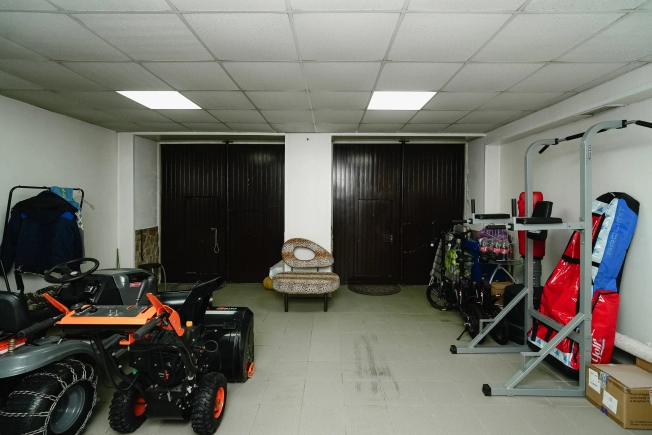 Купить дом в Омске. Вариант № 1418502, 26, площадь -  квм, цена 69000000 рублей