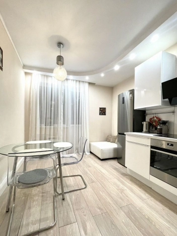 Снять квартиру в Новосибирске. Вариант № 9991830, 7, площадь -  квм, цена 65000 рублей