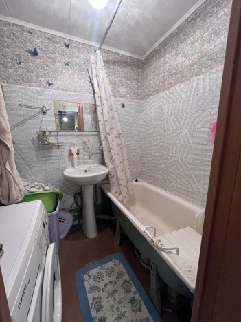 Купить трехкомнатную квартиру в Сыктывкаре. Вариант № 3156527, 14, площадь -  квм, цена 3900000 рублей